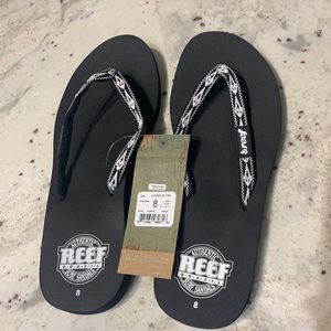 Never been worn Reef surf sandals